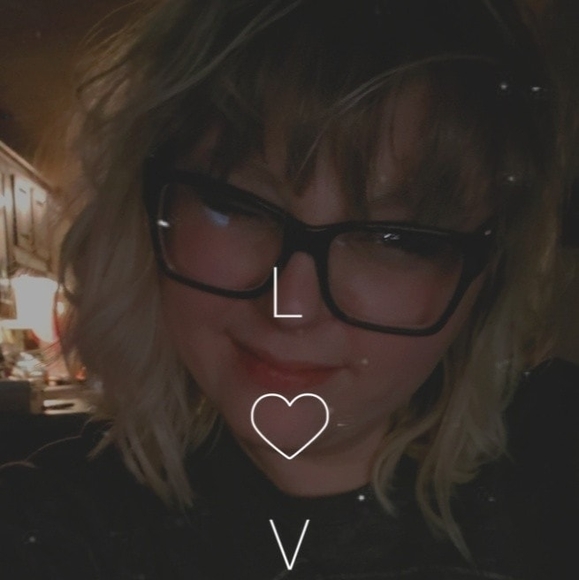 Poshmark profile picture for @dreamweaver